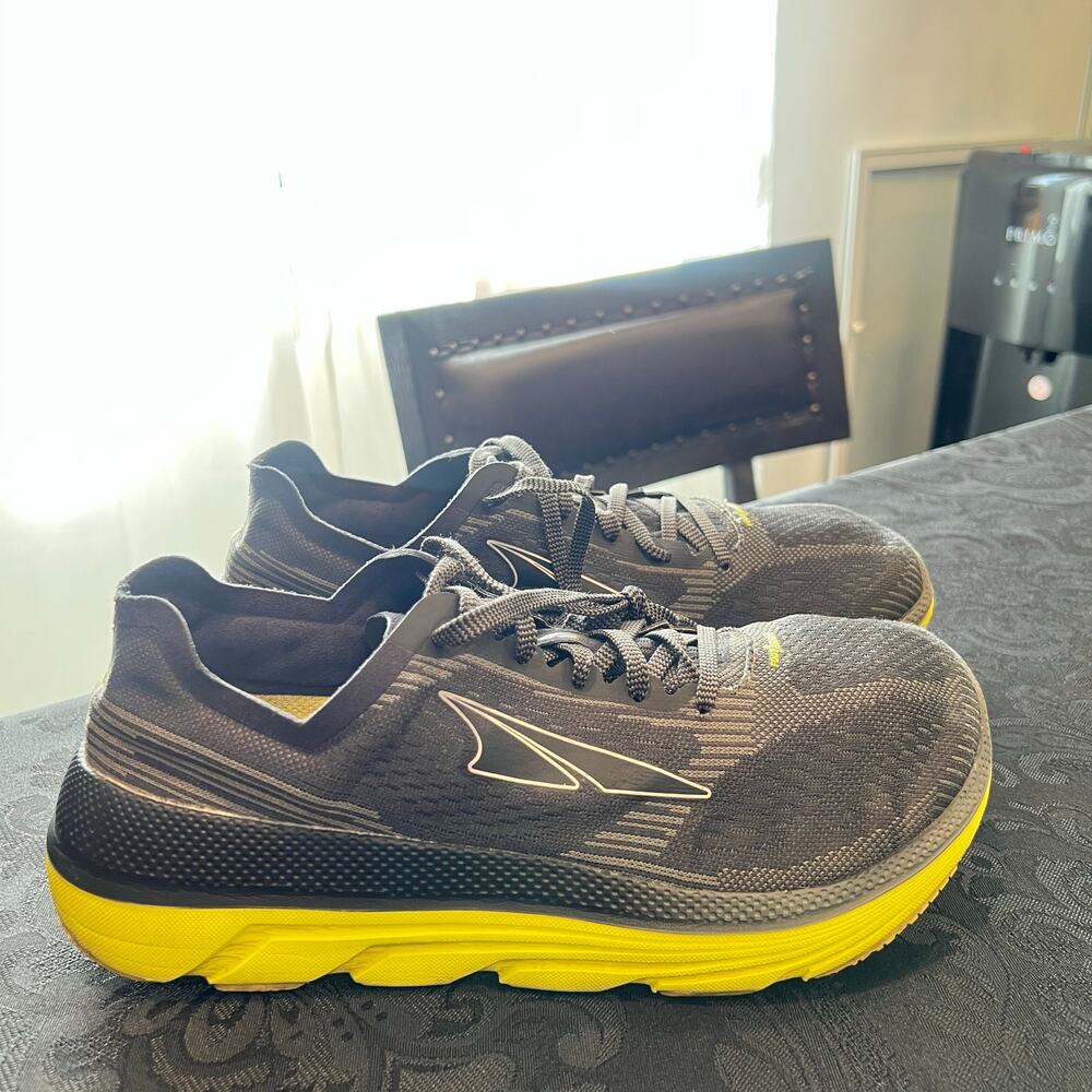 Altra men running shoes gray and green men size 8